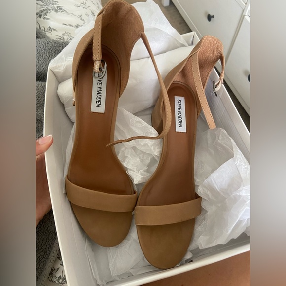Steve Madden Nude Heels - Picture 2 of 4